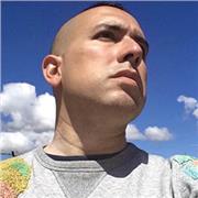 Soy un amante de la moda que ha trabajado en todos los procesos, del Diseño a la Producción, del Wholesale al Retail, y la parte Editorial. Espero poder enseñar a estudiantes de moda, gente que se inicia con su propia marca, personas que desean conocer a