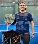 Profesor de PADEL BARCELONA, certificación Entrenador (A.P.A.) Asociación Padel Argentino, MBA PADEL COACH (MMA) y preparador físi