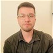 Profesor de psicología. Director de TFG y TFM. Formado en psicología social, clínica e investigación cualitativa en la UAB