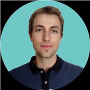 Profesor apasionado con enfoque en experiencia educativa personalizada.