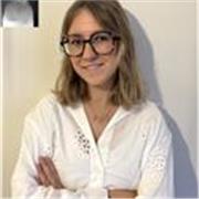 Étant française, je souhaite pouvoir aider des personnes apprenant notre belle langue ! 