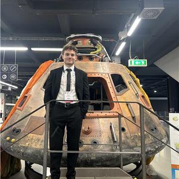 Sono un laureato in Ingegneria Aerospaziale e attualmente studio Space Engineering. Sono appassionato di Fisica e matematica.