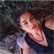 Sono laureata in filosofia e da allora ho deciso di trasferire il mio amore per sapere anche agli altri...