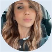 Docente di inglese impartisce lezioni dalle elementari alle superiori