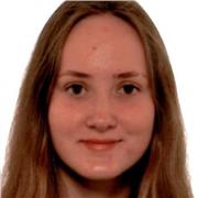 Englisch-Tutorin, die Kinder aller Altersgruppen unterrichtet