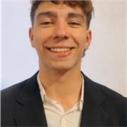 Profesor con un año de experiencia en un instituto y ahora ayudante en la universidad