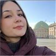 Estudiante de RRII da clase de Inglés, Francés, Lengua y Latín nivel ESO y Bachiller