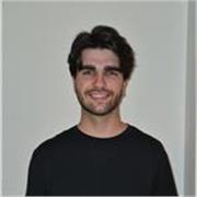 Profesor de Economía que le encanta transmitir conocimientos.