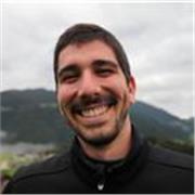 Profesor de periodismo y escritura creativa (especializado en poesía).