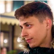 Joven universitario con ganas de continuar aprendiendo y de dar clases de apoyo de Historia y de cualquier otra asignatura de humanidades o ciencias sociales.