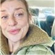 Profesora de inglés nativa bilingüe.

Doblemente licenciada, Máster de Formación del Profesorado y más de 15 años de experiencia.