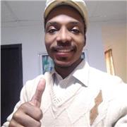 Profesor de música imparte clases a niños de todas las edades