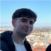 Profesor graduado recientemente en Filología Inglesa que ofrece clases para niños y adultos en Málaga.