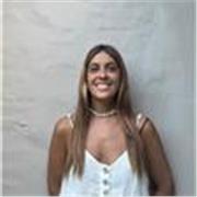 Estudié magisterio y me encanta enseñar. Tengo más de diez años de experiencia tanto con niños como con adultos