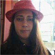 Soy profesora titular con 20 años de experiencia, cualificada para impartir clases a adultos y jóvenes, Cambridge exams. 