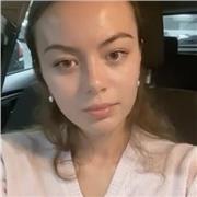 I offer friendly, high‑quality 1‑to‑1 online English lessons tailored to each student