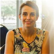 Profesora en primaria imparte clases online