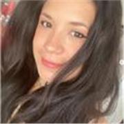 Me defino como un profesional del marketing con enfoque estratégico y práctico, orientado a la formación de estudiantes a través d