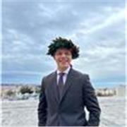 Laureato in Economia e Gestione Aziendale a Trieste e Laureando in Management delle Imprese alla Sapienza (Roma)