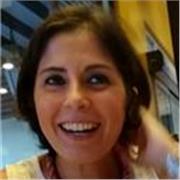 Puedo dar clase a todo tipo de alumnos. Me defino como alguien a quién le encanta su trabajo, se implica y lo da todo. 