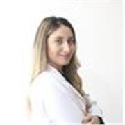 Profesora de psicología da clases a estudiantes de primeros semestres o en proyectos sociales