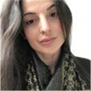 Aiuto bambini di scuola elementare e media a fare i compiti 