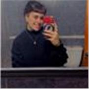 Profesora imparte clases de lengua escrita y oral