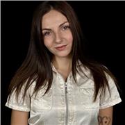 Lavoro con le parole. Sono una copywriter e ho una forte passione per l'italiano e l'inglese. Offro ripetizioni e aiuto-compiti.