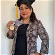 Maestra de apoyo en letras para niños de primaria