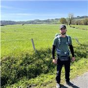 Hola, soy Aleix, profesor de Educación Primaria que busca ayudar a alumnos de forma extraescolar en cualquier tipo de materia impartida en la escuela