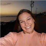 Profesora titulada en bachillerato científico con dos años de experiencia.