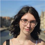 Soy una chica con gran pasión por los idiomas, a la cual le gusta compartirla con los demás