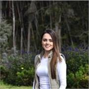 Profesora de español imparte clases para todas las edades