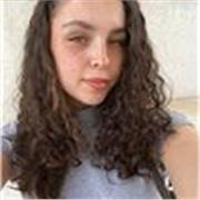 Profesora atenta y dedicada, especializada en idiomas con niños de todas las edades.
