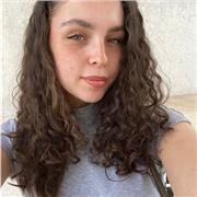 Profesora atenta y dedicada, especializada en idiomas con niños de todas las edades.