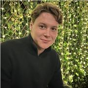 Étudiant en Master 2 en Finance parfaitement Bilingue français anglais, diplômé en mathématiques et économie