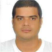 Profesor de biología imparte clase a niño de todas las edades