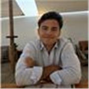 Soy joven, cuento con muchos conocimientos. Tengo el nivel 1 de entrenador, llevo jugando al fútbol desde pequeño.