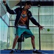 Soy entrenador de pádel con certificación Nivel 4 del World Padel Tour. Imparto clases desde nivel iniciación hasta avanzado, adap