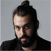 Designer freelance impartisce lezioni di photoshop