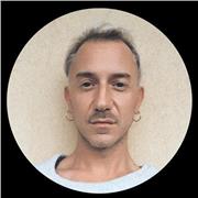 Professionista settore abbigliamento e moda disponibile a lezioni di disegno tecnico e mano libera