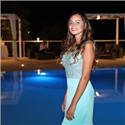 studentessa universitaria impartisce ripetizioni di tutte le materie