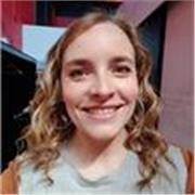 Titulaire d'une licence d'anglais et d'une maîtrise en traduction anglais/espagnol.