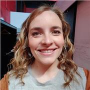 Titulaire d'une licence d'anglais et d'une maîtrise en traduction anglais/espagnol.