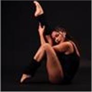 Instructora de flexibilidad y estudiante de artes circenses 