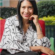 Profesora de español e inglés, CEO del club de idiomas Parlab. Docente universitaria de Oratoria.