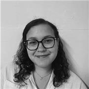 Persona capacitada para enseñar inglés a todas las edades y hasta un nivel intermedio.