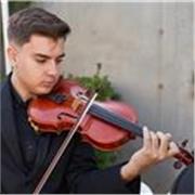 Estudiante de Grado Superior de violín, con estudios intermedios (Bachillerato biosanitario), doy clases a todos los niveles.