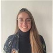 Profesional titulada en Trabajo Social con experiencia en atención a personas con discapacidad y posibilidad de clases online