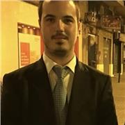Profesor con doble grado en economía y administración de empresas, con un gran conocimiento en materias de matemáticas y economía